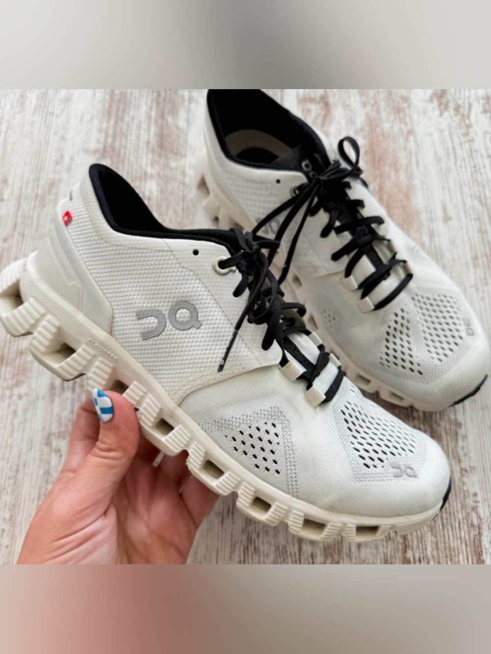 On Cloud Running Sneakers - Picture 1 of 8